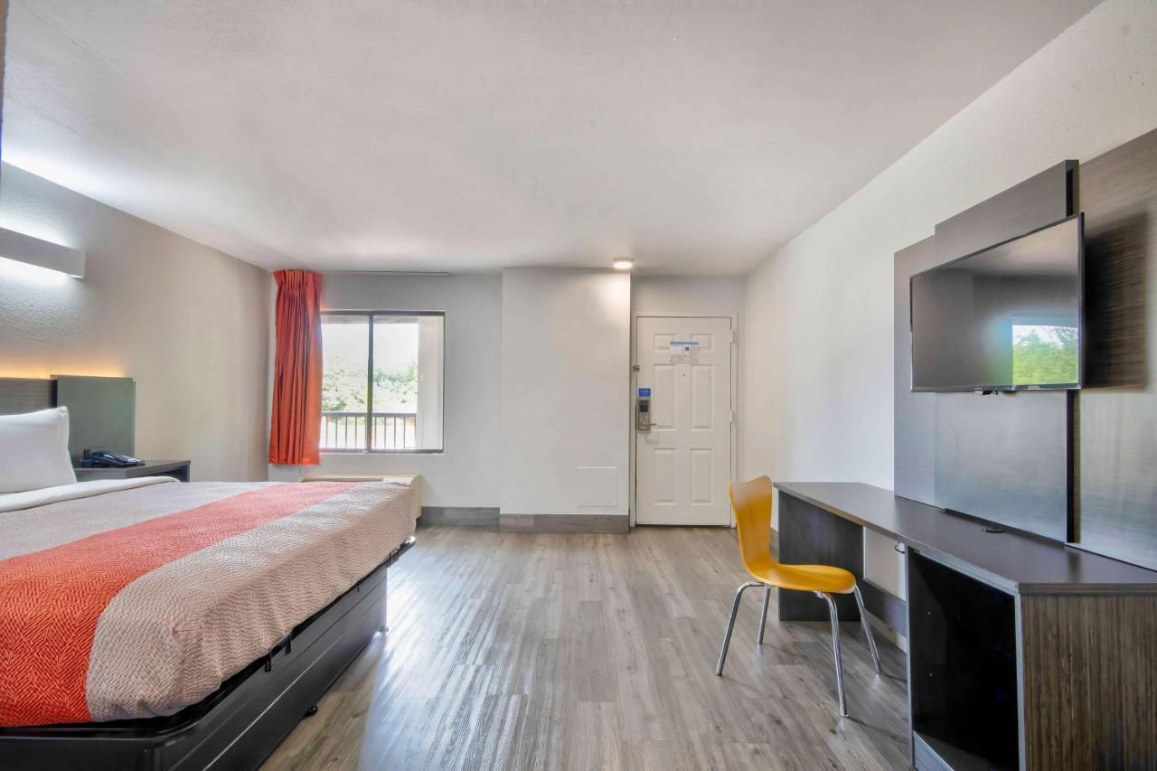 6-lafayette, La