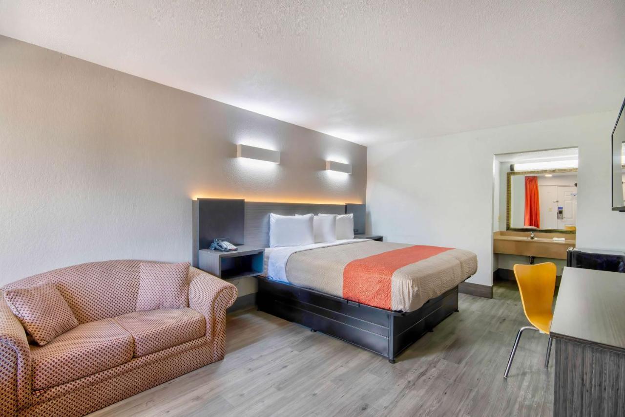 6-lafayette, La Hotel Lafayette