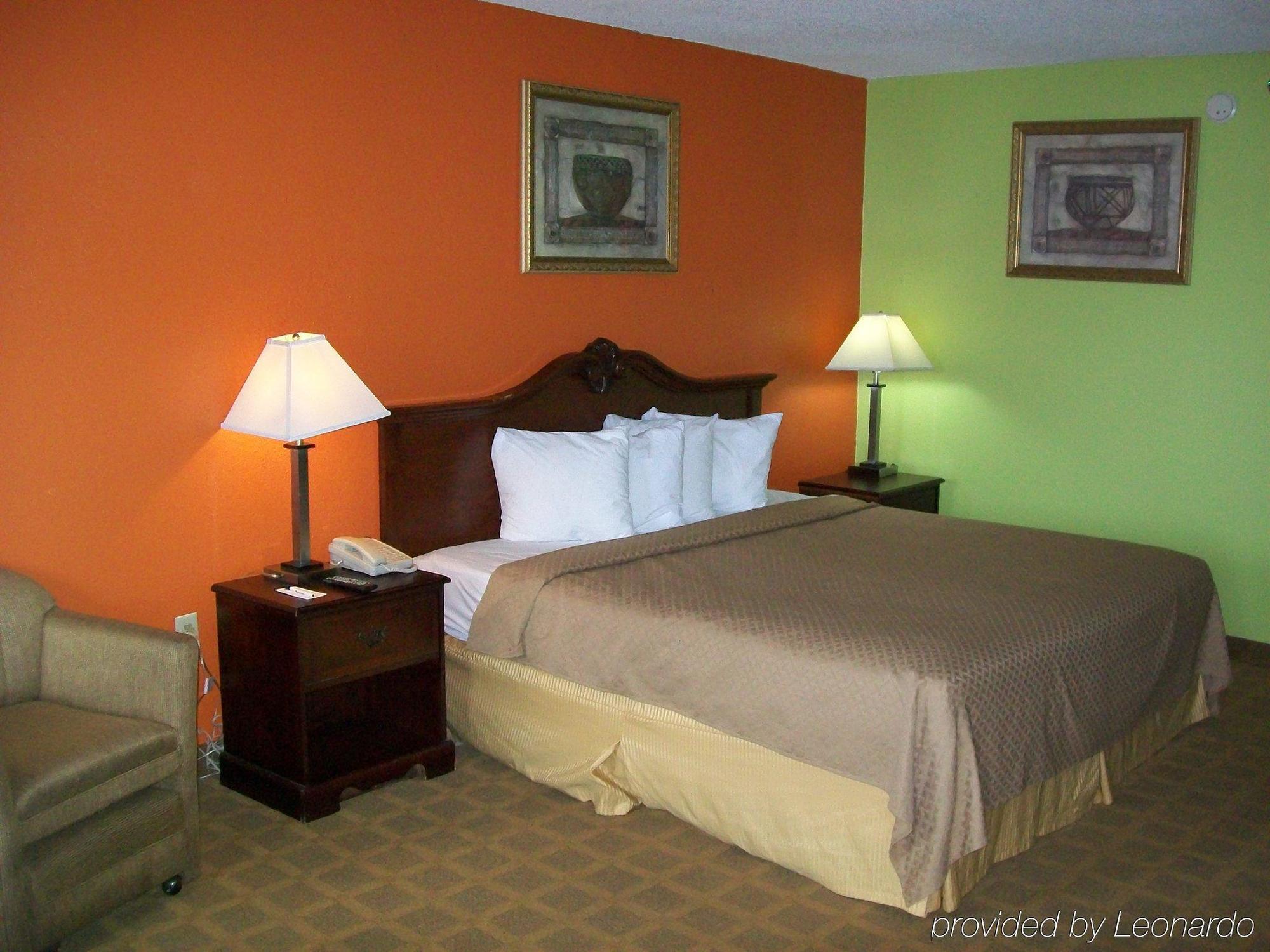 6-lafayette, La Hotel