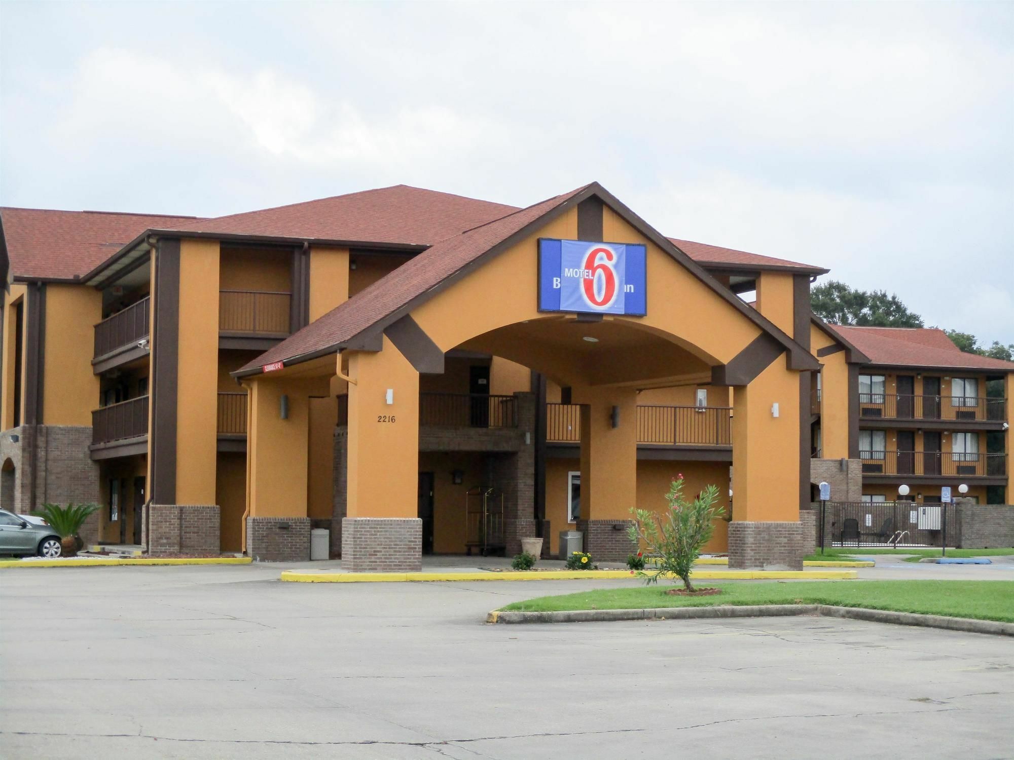 6-lafayette, La Hotel